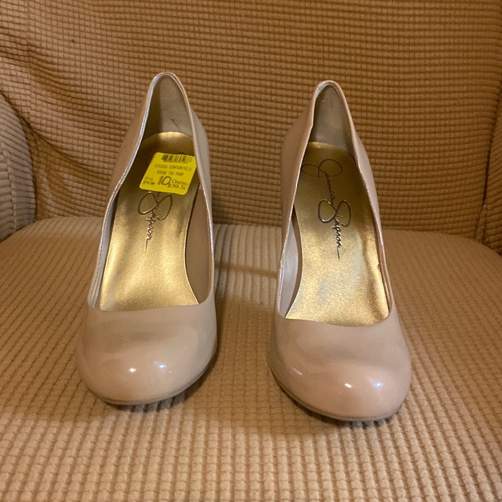 Women heels size 10. Nude patent leather. Excellent condition